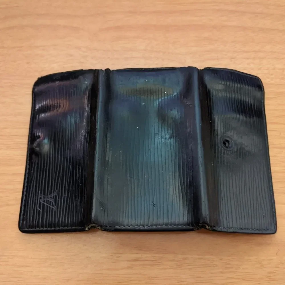 Louis Vuitton Epi Key Holder/Wallet #56💥PRICE DROP💥